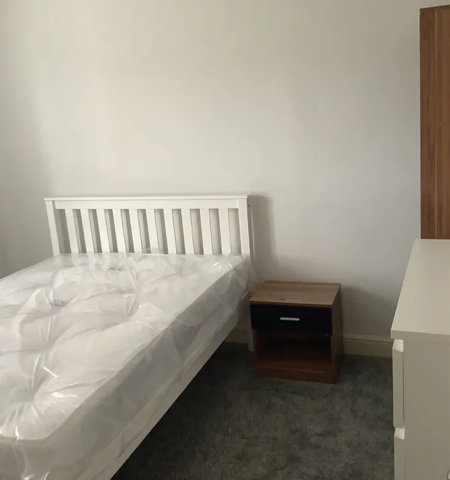 Gaunt St // 3 Bed // JULY 2026 - Image 8